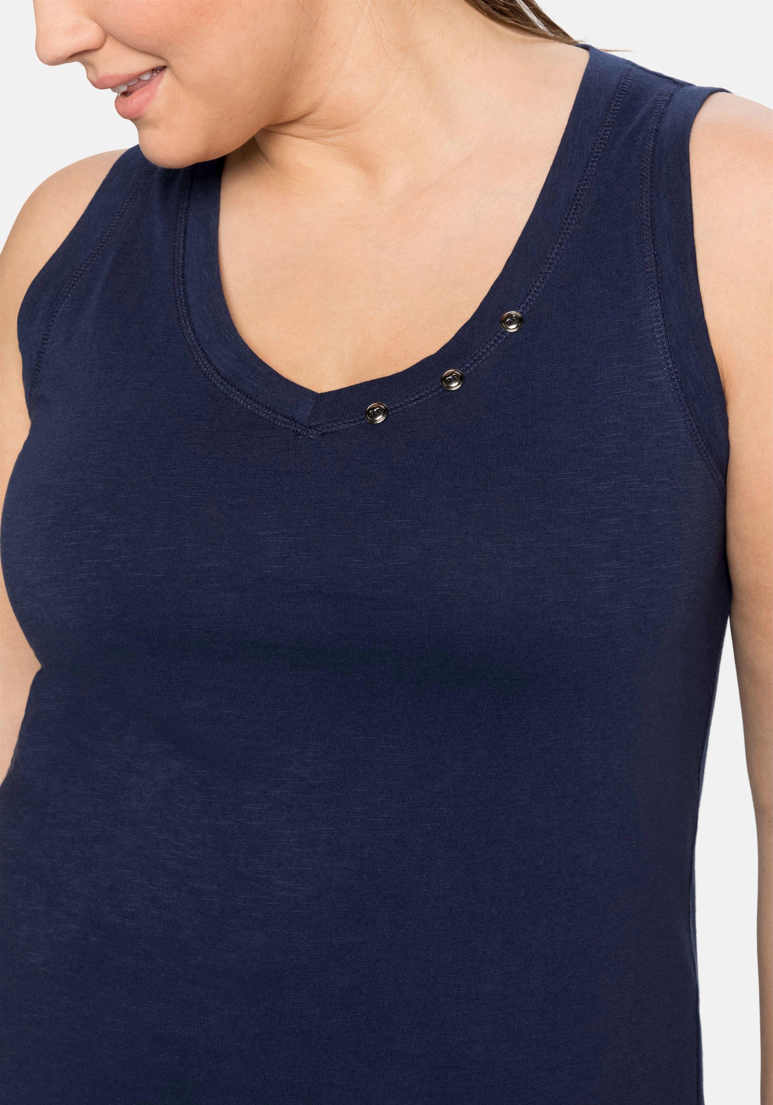 Tanktop mit Dekoknöpfen am V-Ausschnitt