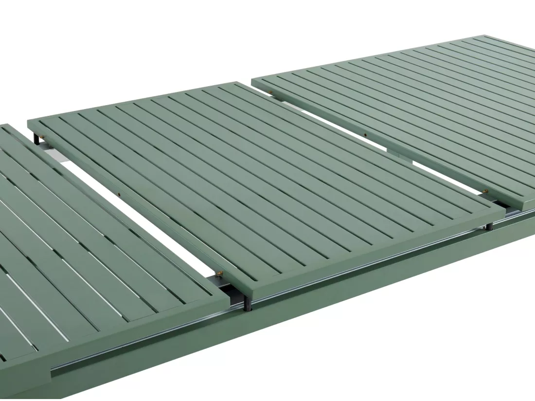 Salle à manger de jardin en aluminium : une table extensible L.180/240cm et 8 fauteuils empilables avec accoudoirs acacia - Vert amande - NAURU de MYLIA