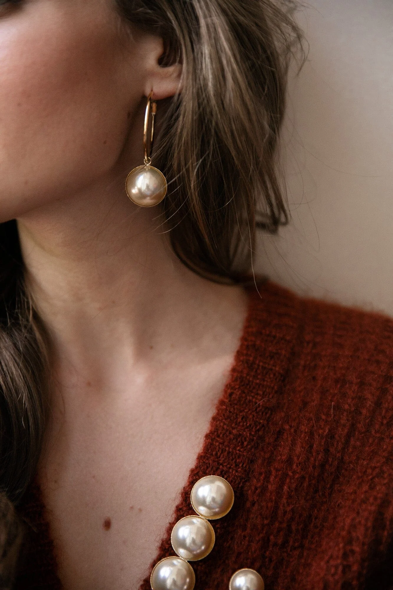NÉLYA - Petites boucles d'oreilles créoles perles plaqué argent | Doré