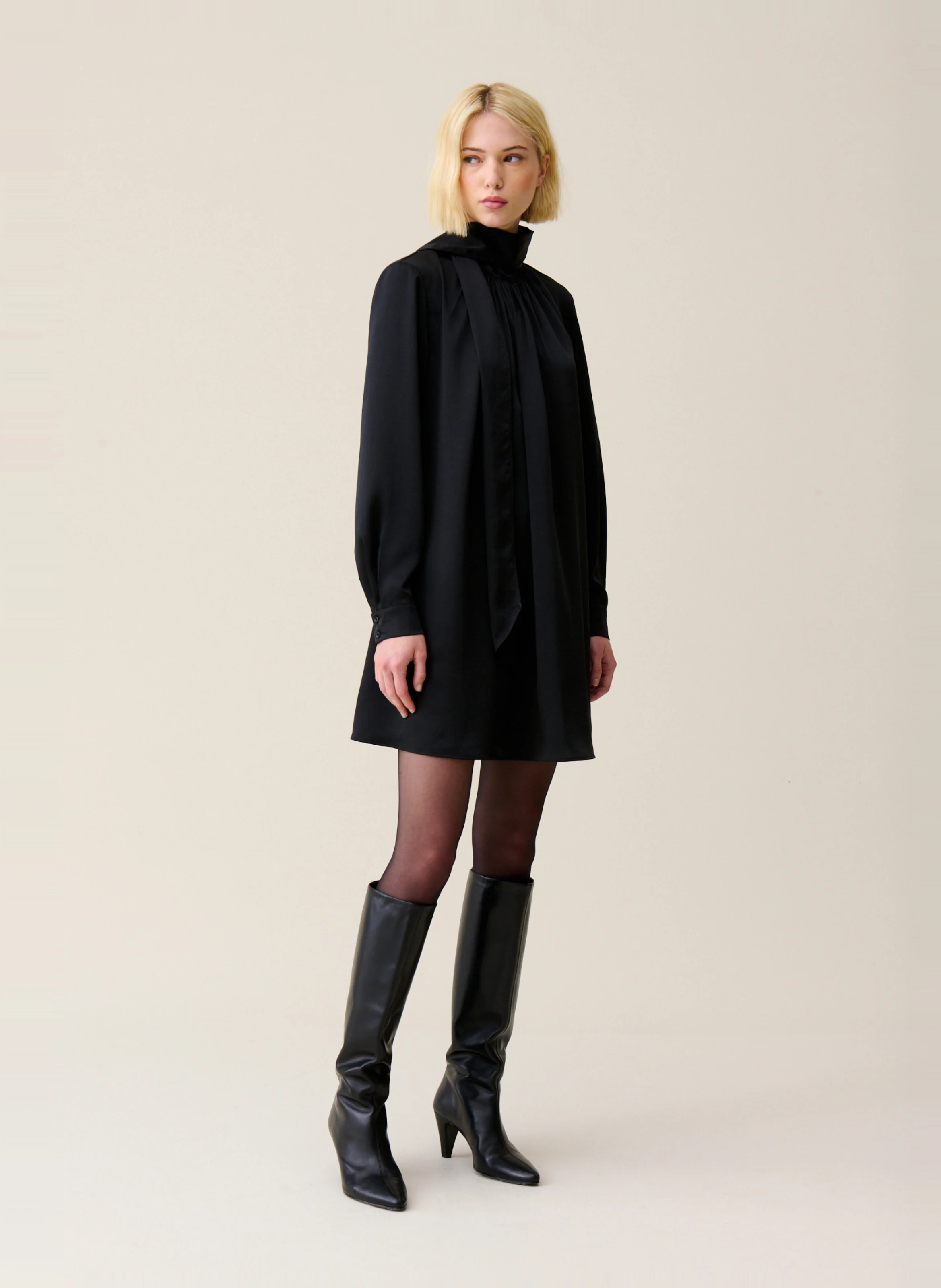 Robe fluide col lavallière | Noir