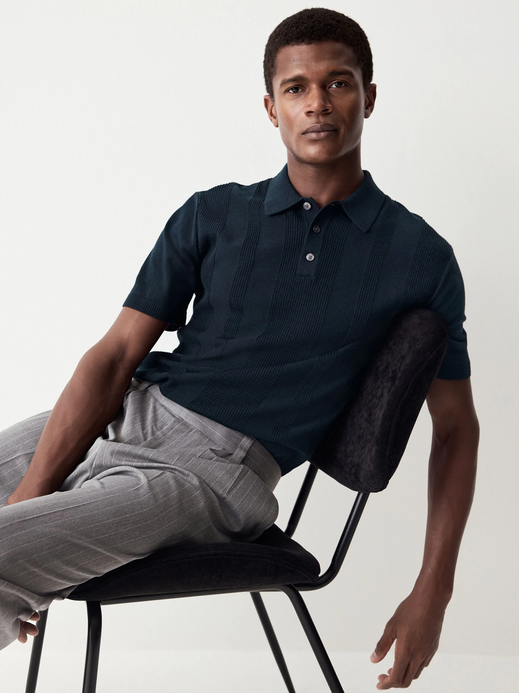 Donkerblauw - Regular-fit poloshirt met textuur, hoog katoengehalte, korte mouwen en gebreid