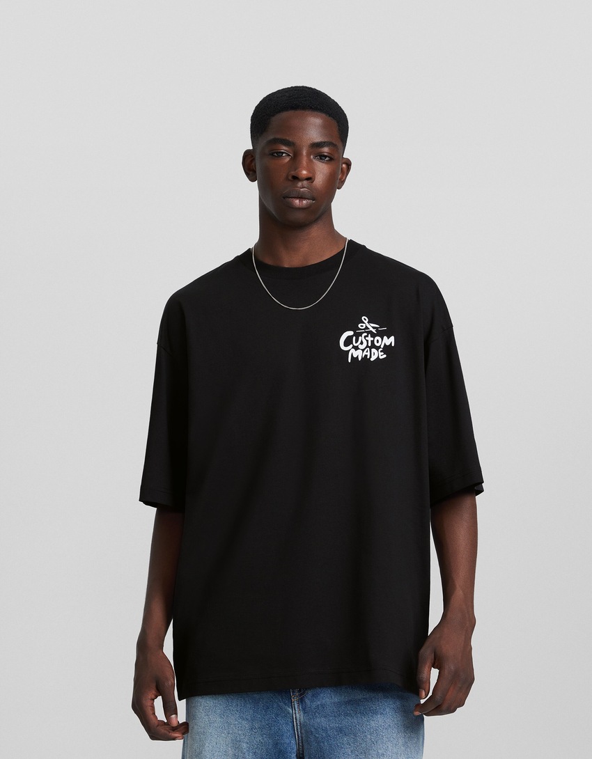 Camiseta de manga curta extra folgada com estampa.