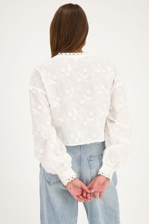 Witte strikjes top met embroidery en crochet