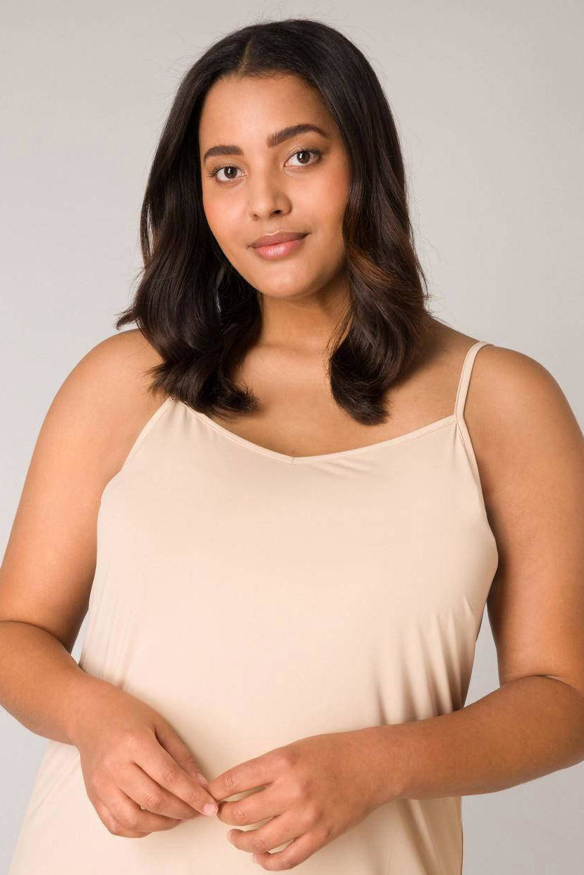 Base Level Curvy onderjurk Yanira met verstelbare bandjes beige