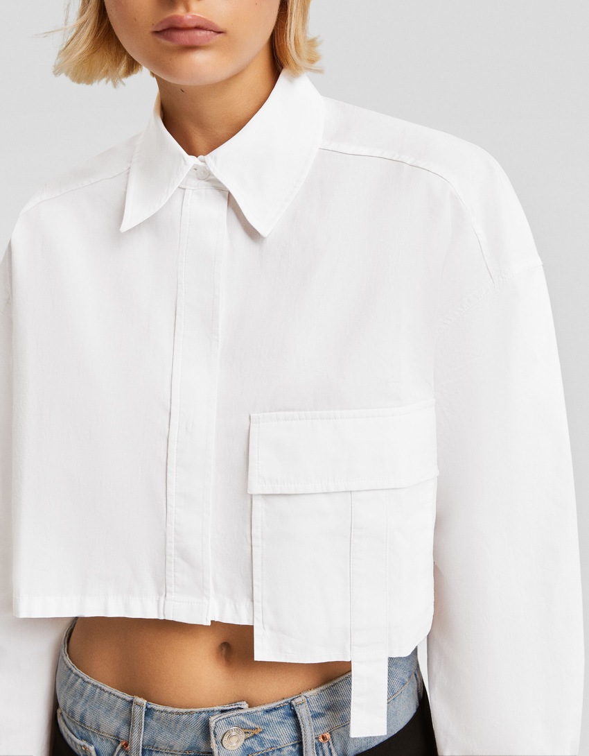Camisa cropped de popeline de manga comprida com alças.