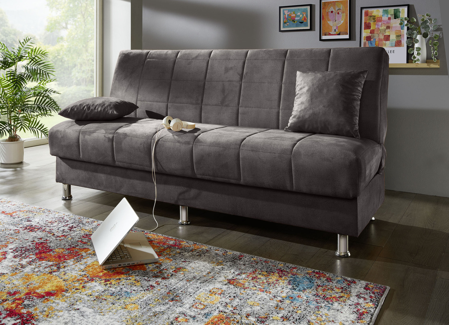 Schlafsofa mit Bettkasten und Dekokissen