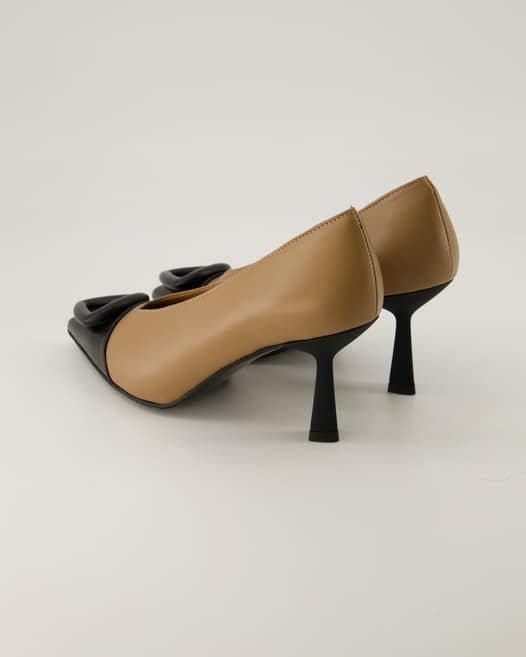 George Watts H132 Pumps in Beige