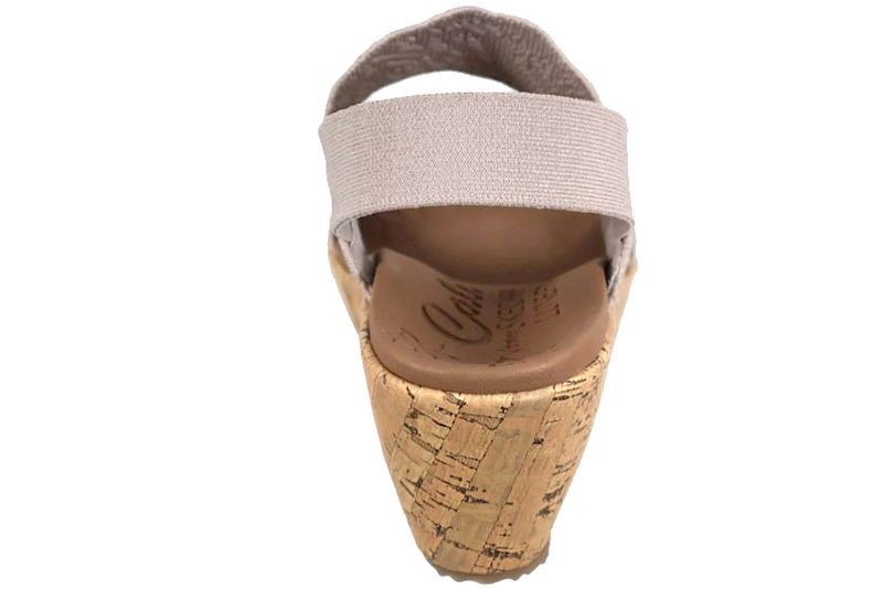 SKECHERS BEVERLEE TIMELESS TOUCH.