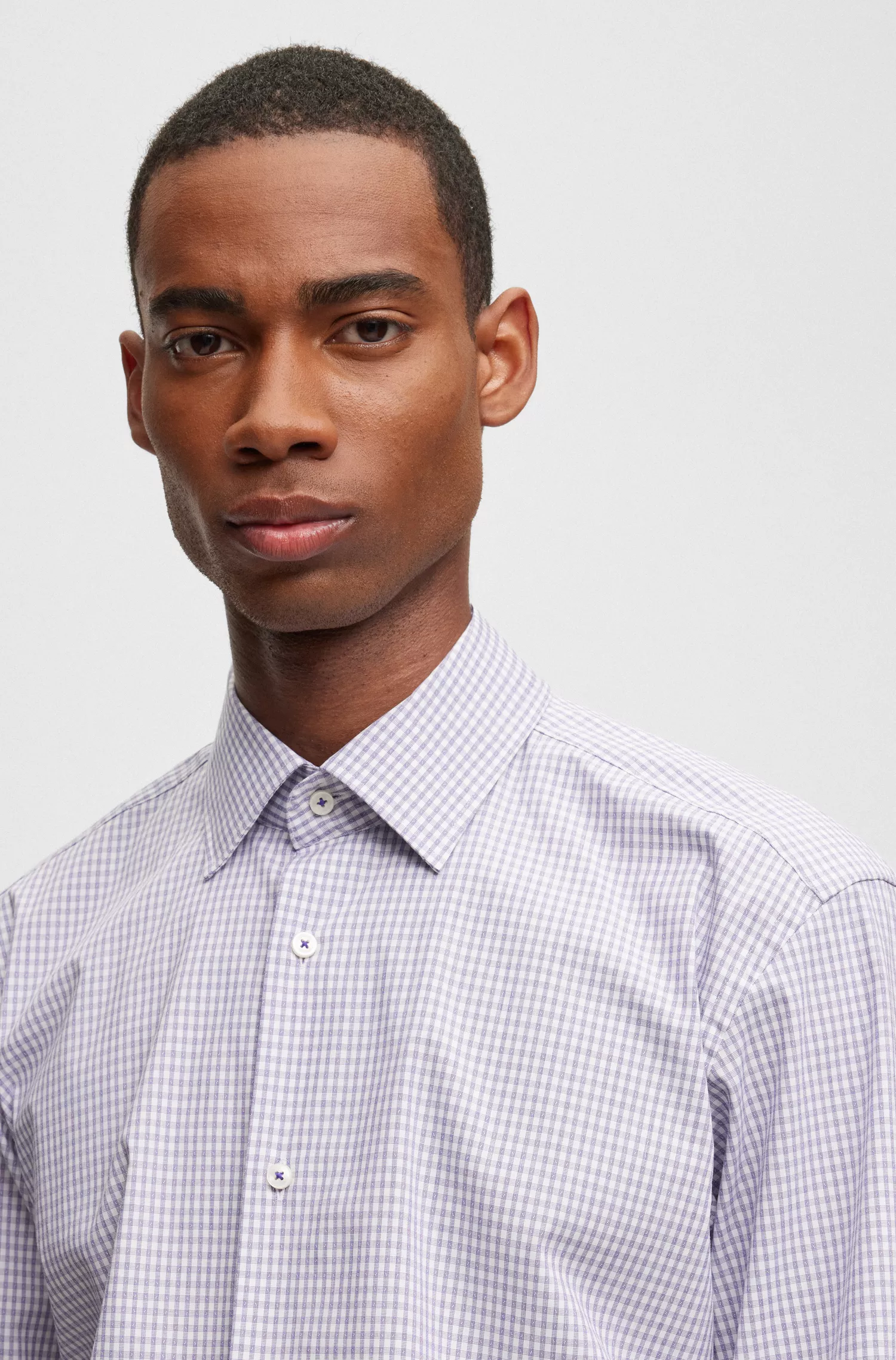 Camisa BOSS preta de corte regular em algodão elástico xadrez.
