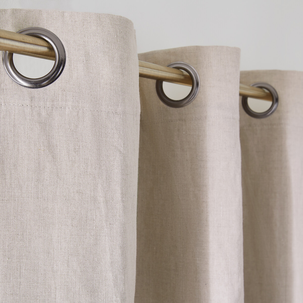 LA REDOUTE INTERIEURS<br>Cortina blackout em linho lavado com ilhós Onega