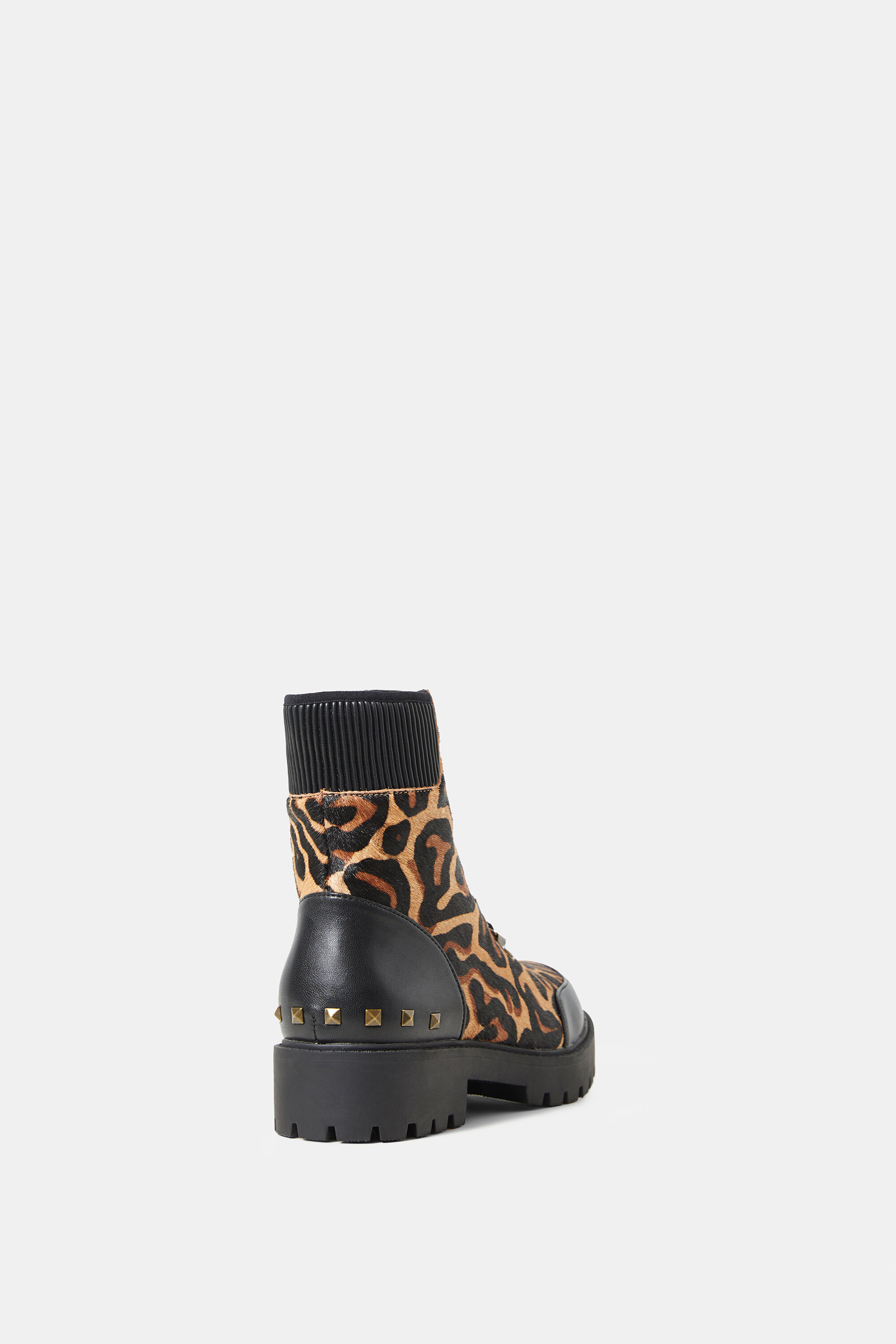 Bota de couro com estampa animal