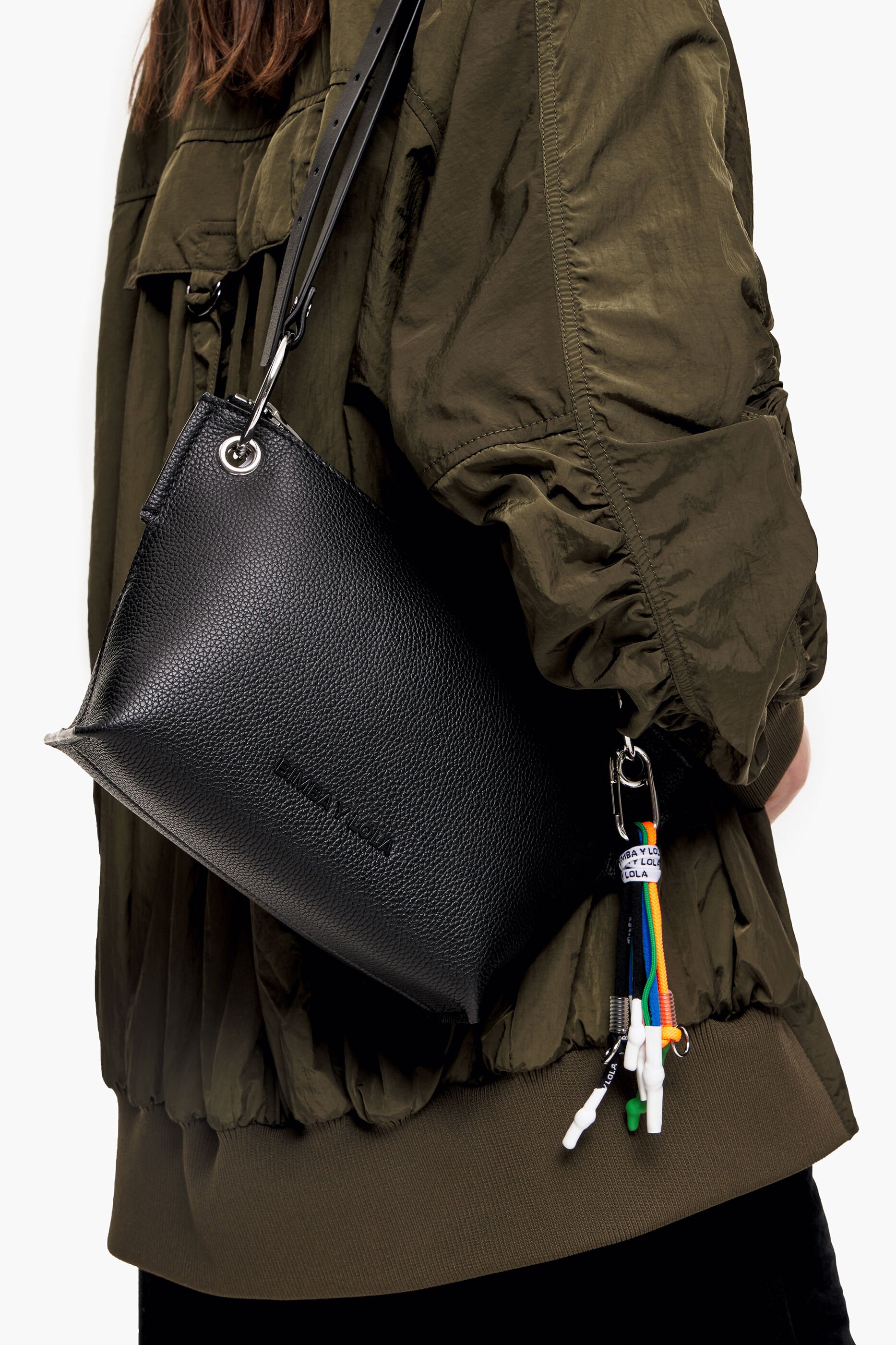 Bolsa de ombro M em couro preto