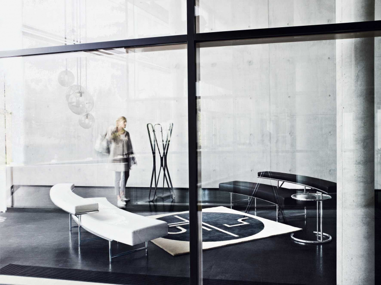 ClassiCon Adjustable Table E 1027 bijzettafel Ø52 helder glas