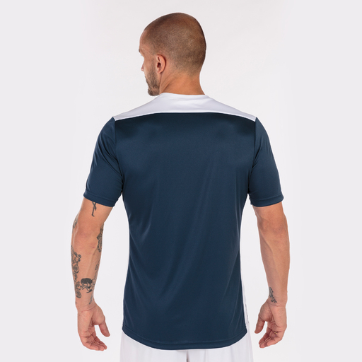 Camiseta Joma Championship de manga curta, azul marinho e branca.