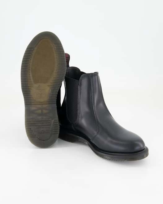 Dr. Martens Flora Chelsea Boots in Schwarz