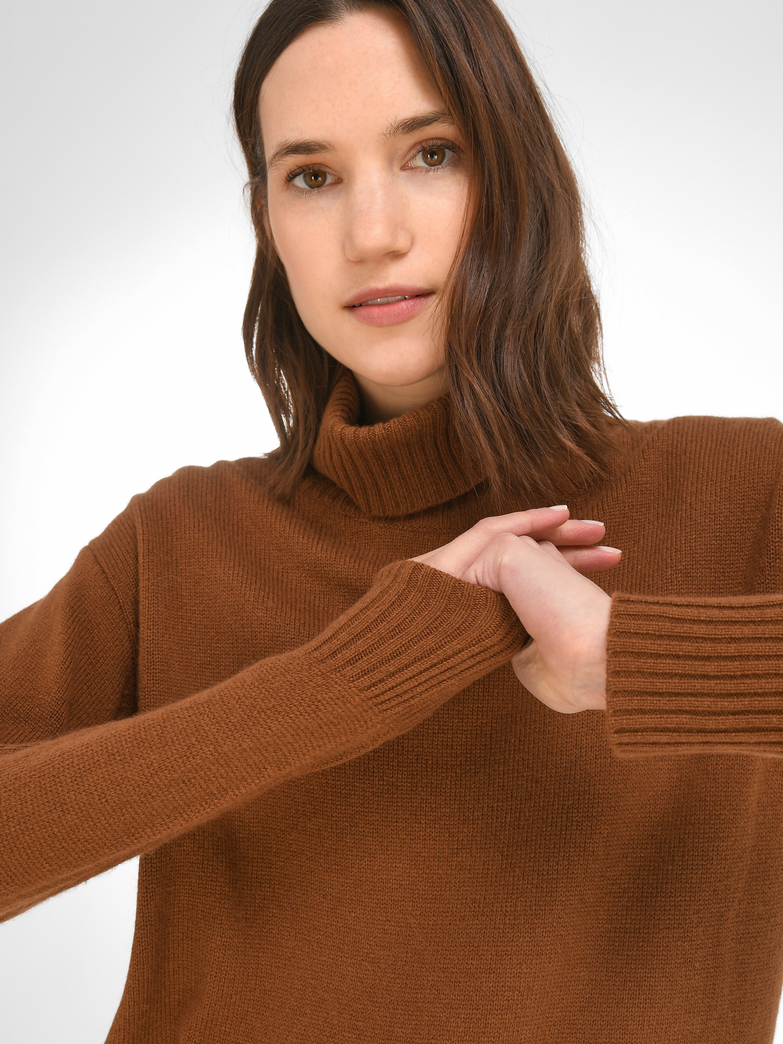 Rollkragen-Strickkleid