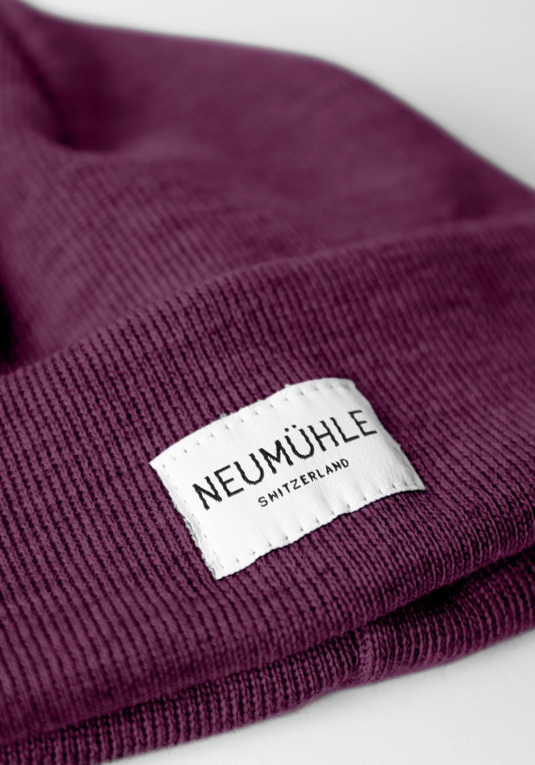 Neumuhle Wollmütze Nebel Organic Merino Aubergine