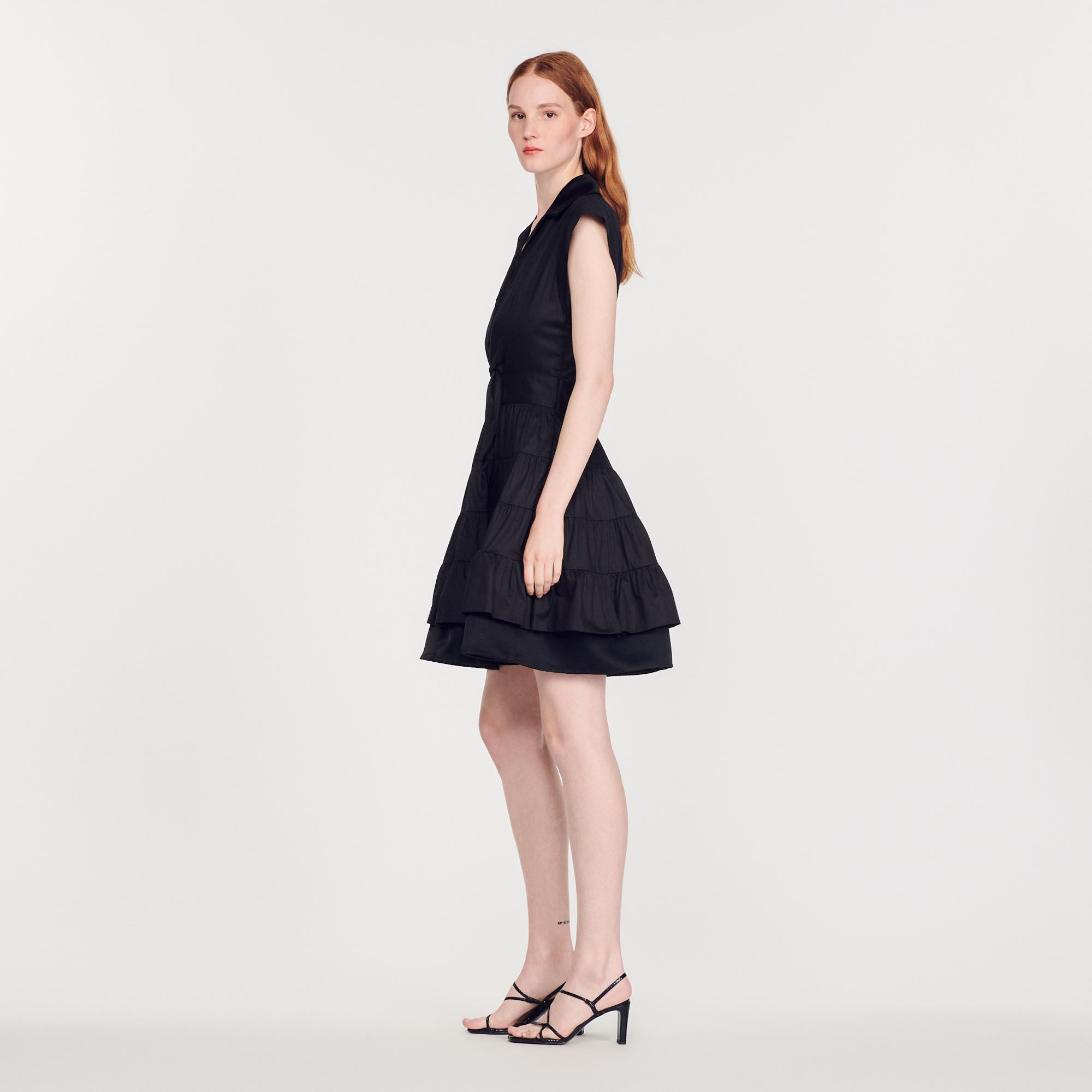 Robe courte volantee