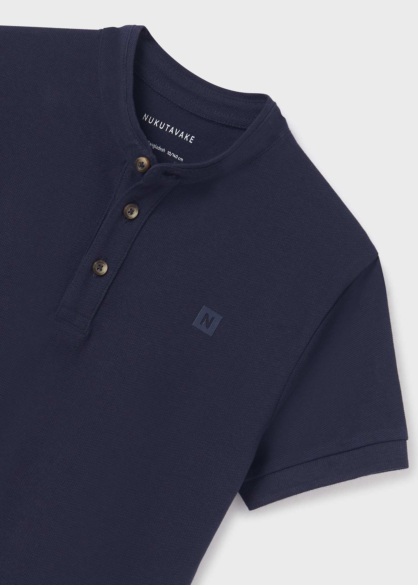 Camisa polo cor granito tamanho pequeno com gola mandarim