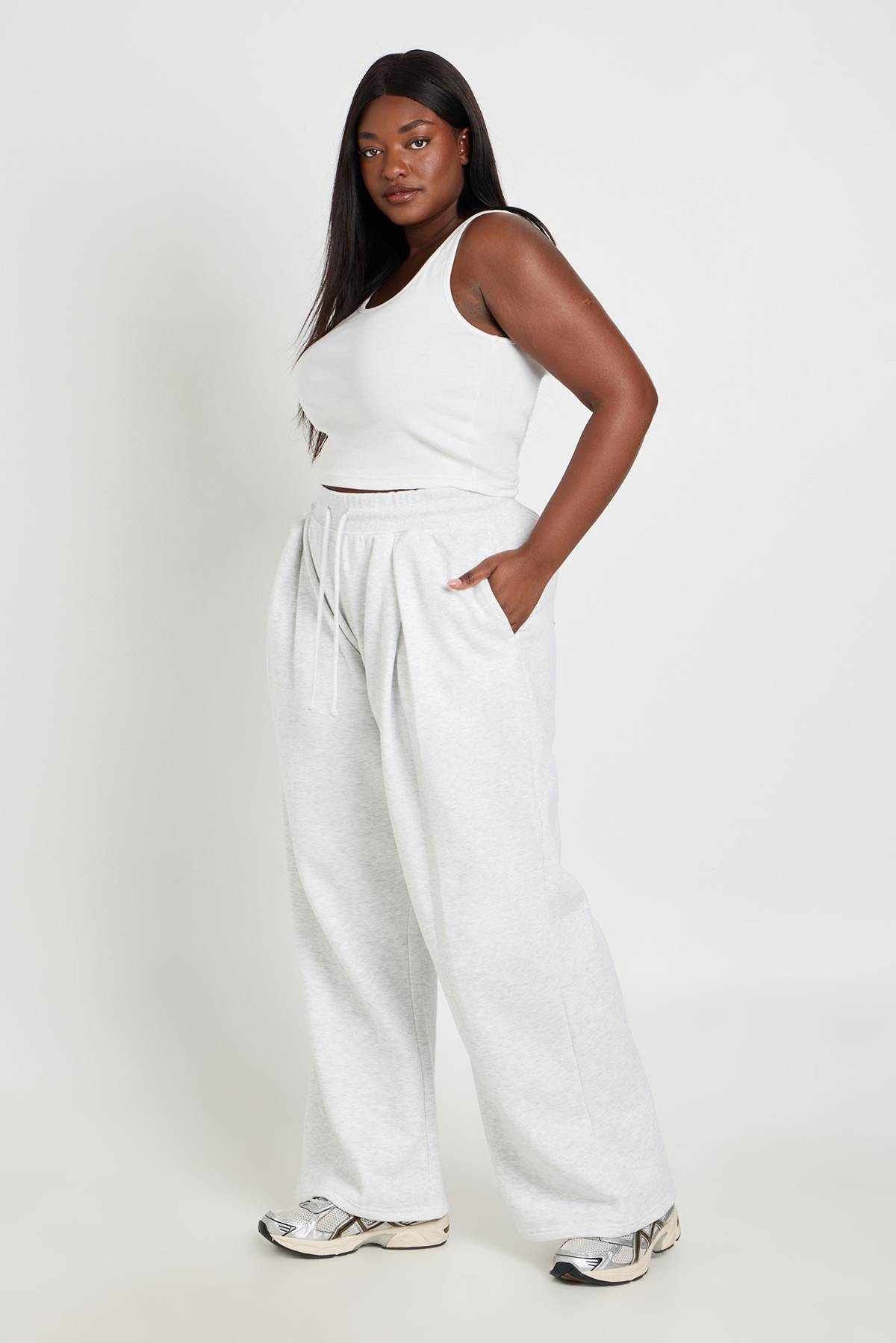 boohoo Jogging Grande Taille À Jambes Larges Avec Plis Piqués