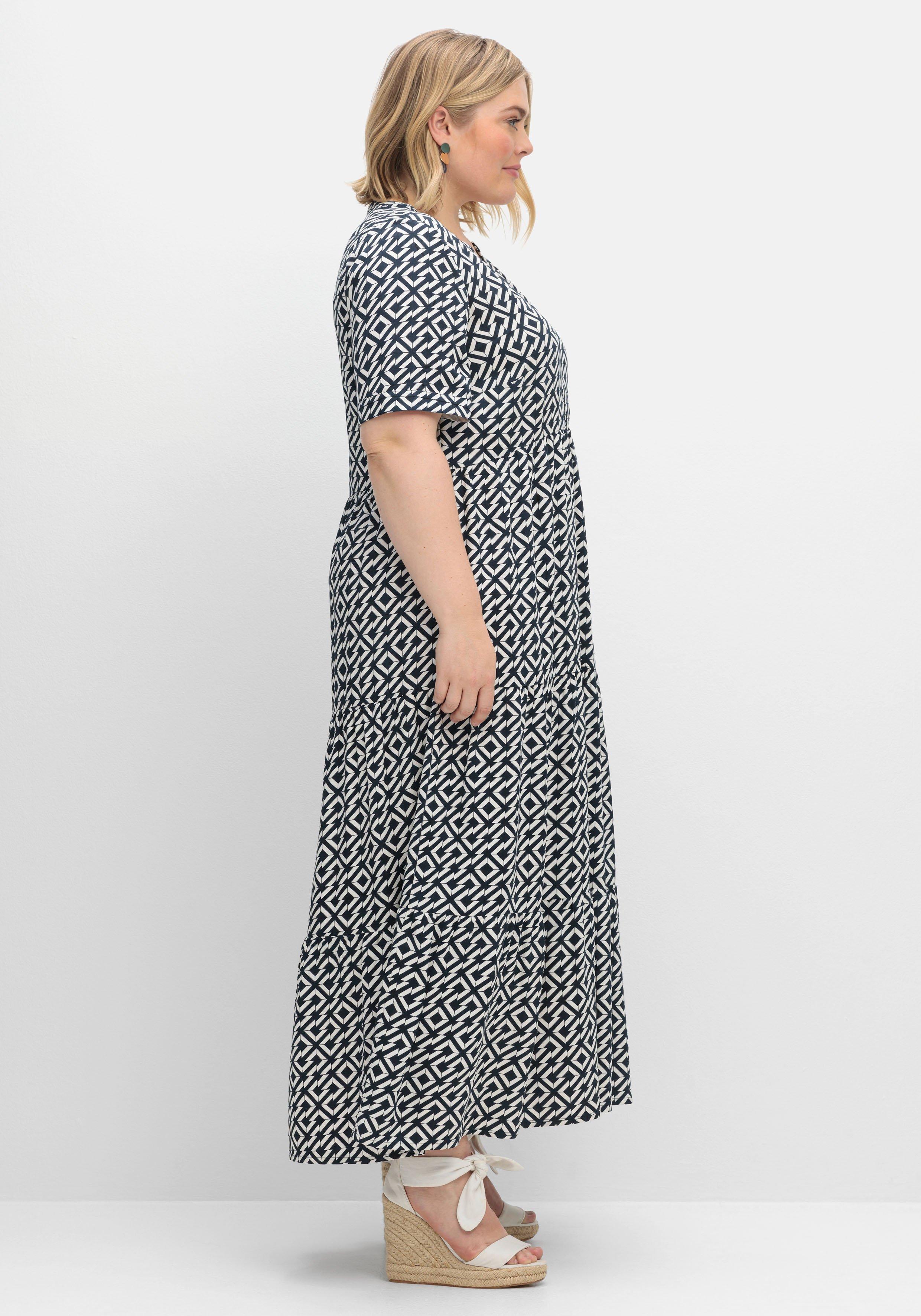 Maxikleid mit Alloverprint und Stufenvolants