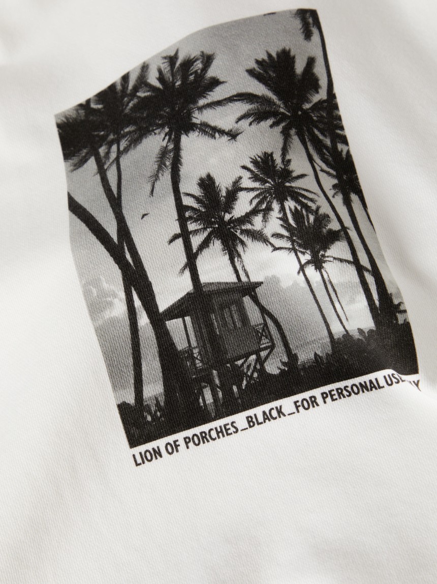 Sweater com capuz e estampado tropical