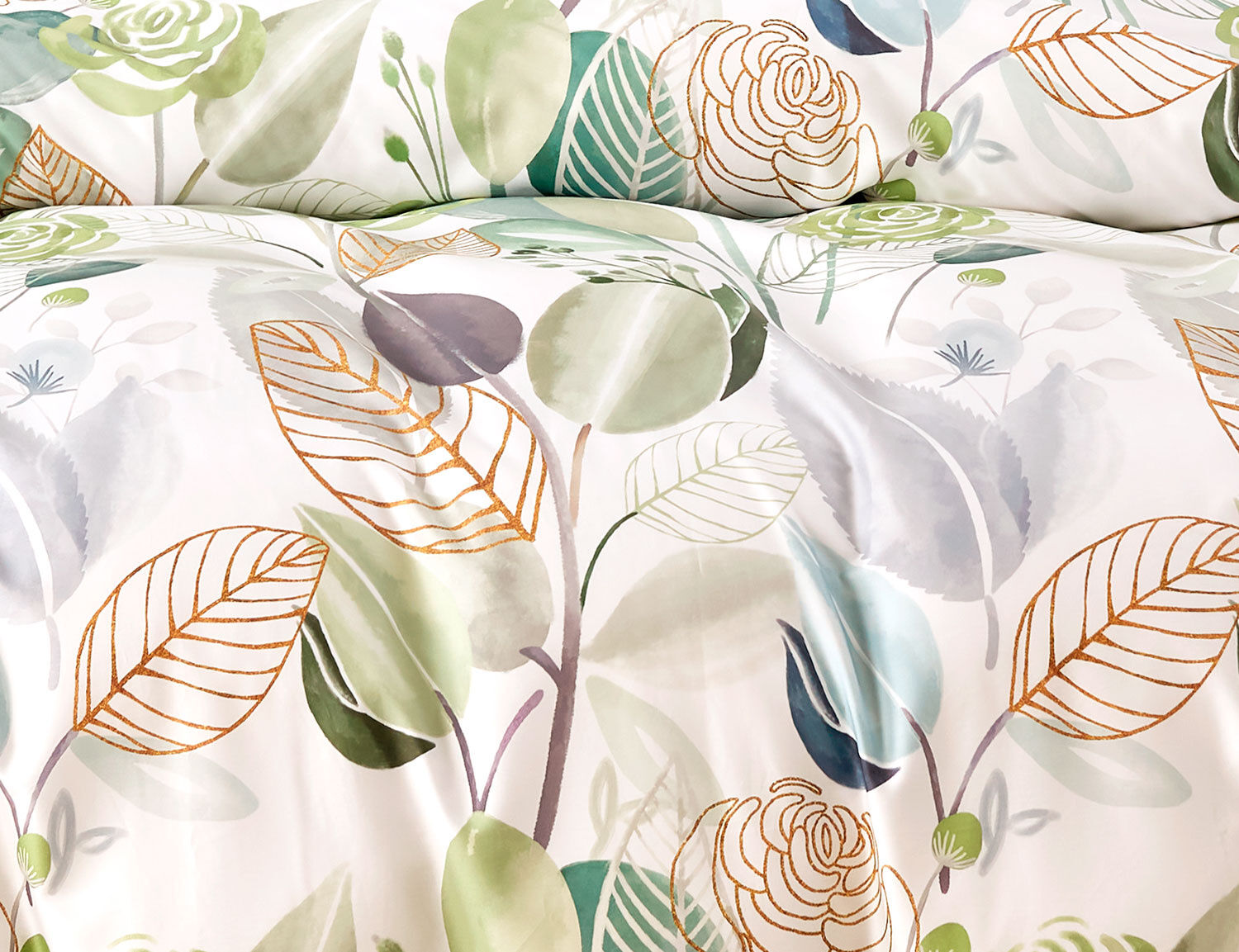 Bettwäsche mit kunstvollem Blumen- Blätterprint