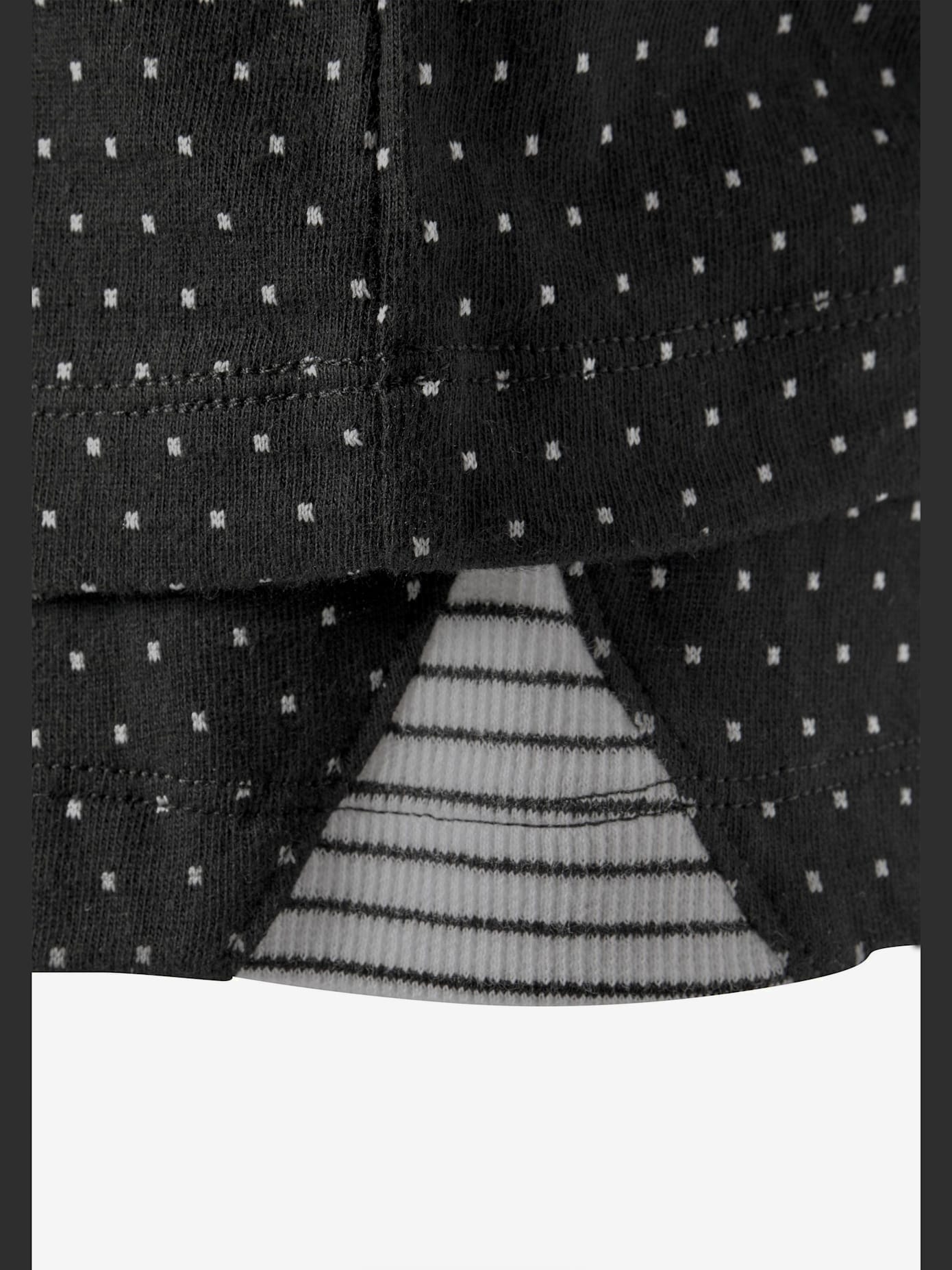 Pyjama court au design noir et blanc