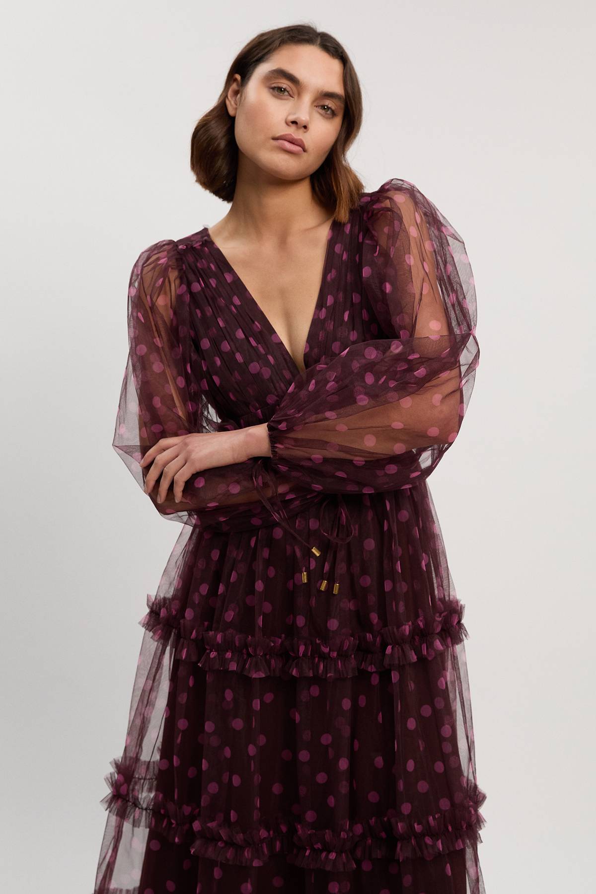 KarenMillen Robe Longue en Tulle à Pois avec Décolleté Plongeant et Manches Bouffantes