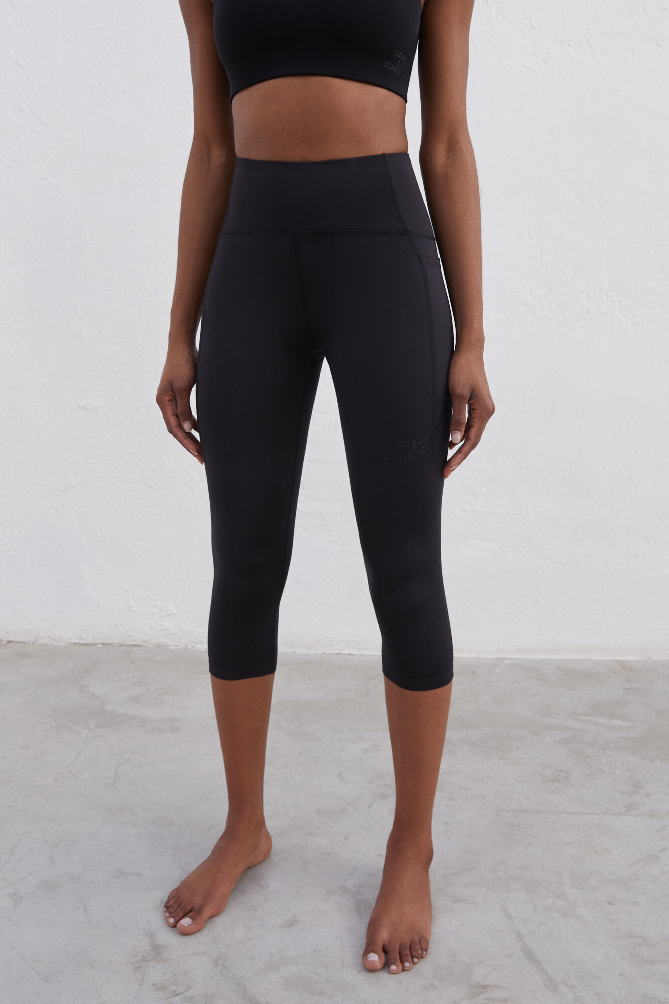 Legging preta tamanho médio com elasticidade 4D