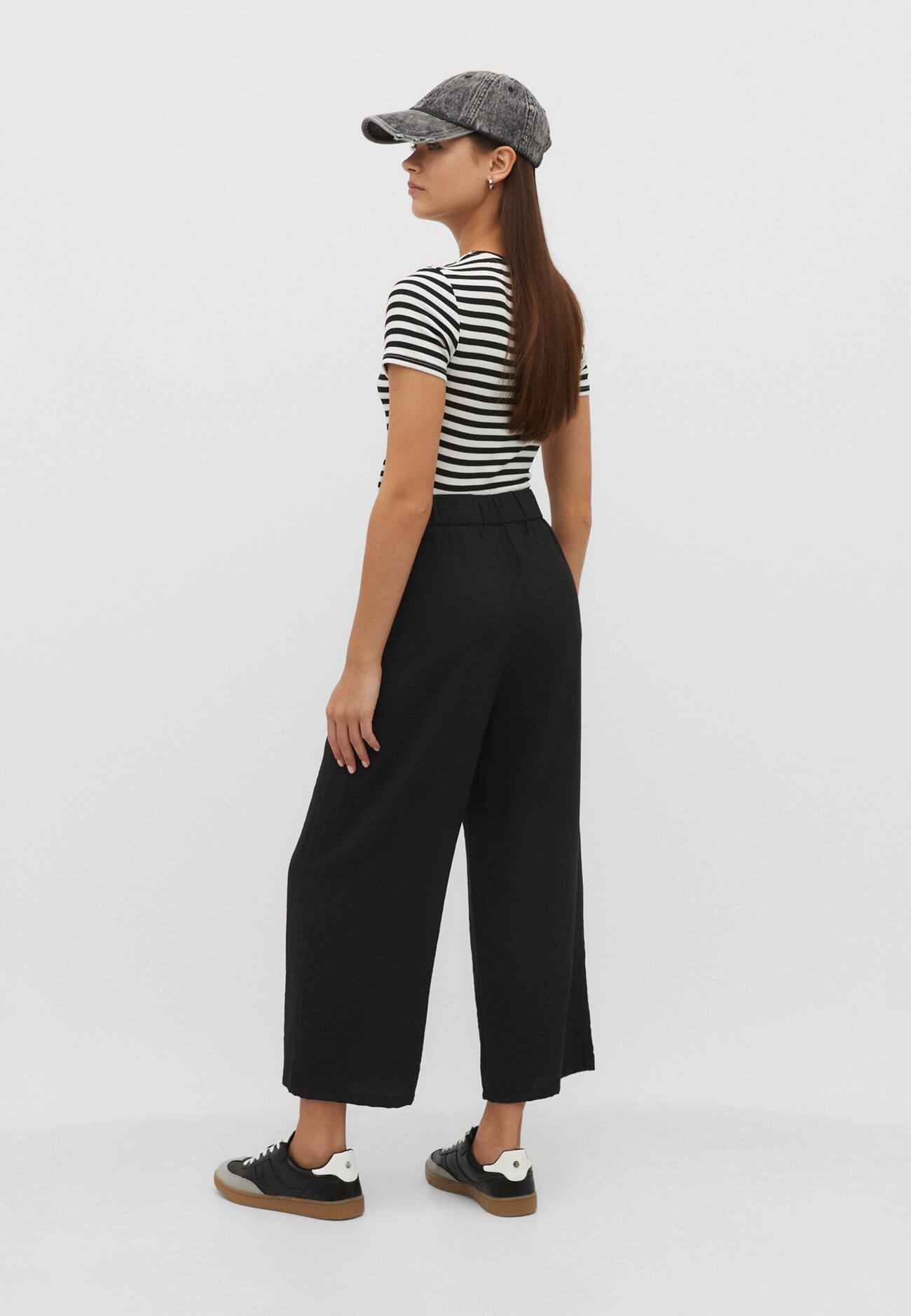 Calças pantalonas fluidas com pences