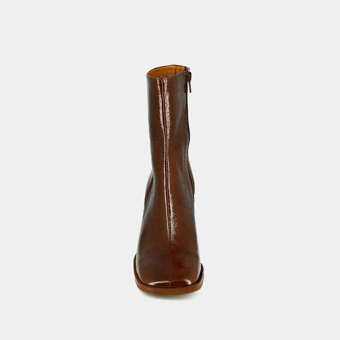 Bottines à talons épais et bouts carrés...  en cuir brillant marron