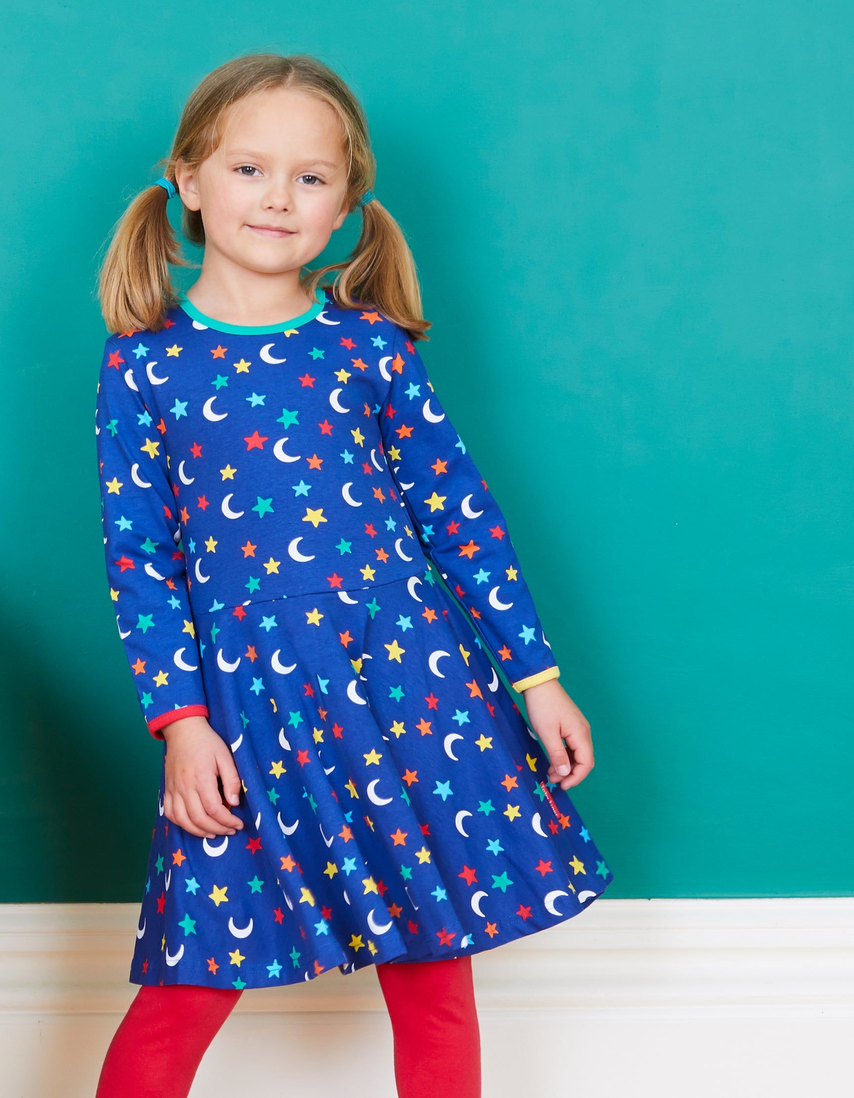 Toby Tiger Skater Kleid mit langen Ärmeln und Mond und Sterne Print