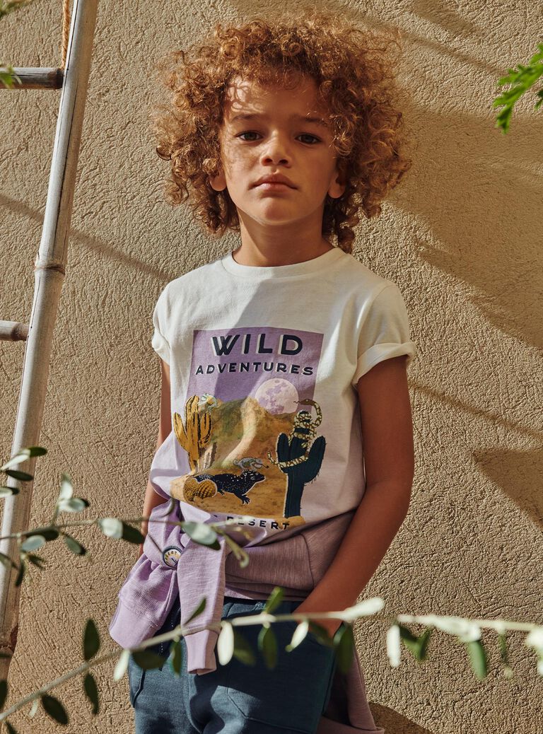 T-shirt tie and dye violet à décoration désert