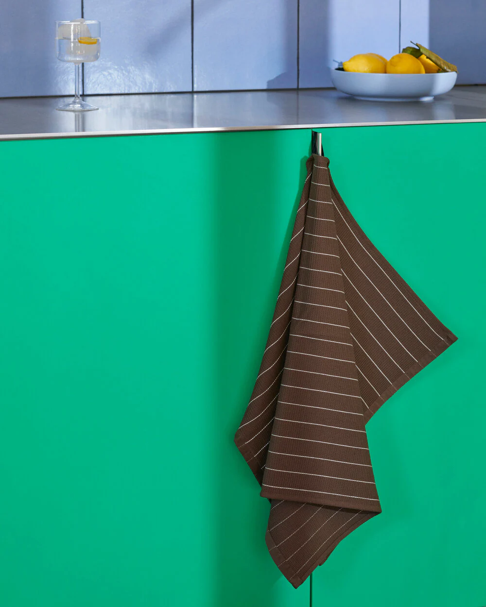 HAY  Canteen viskestykke - Chocolate Pinstripe