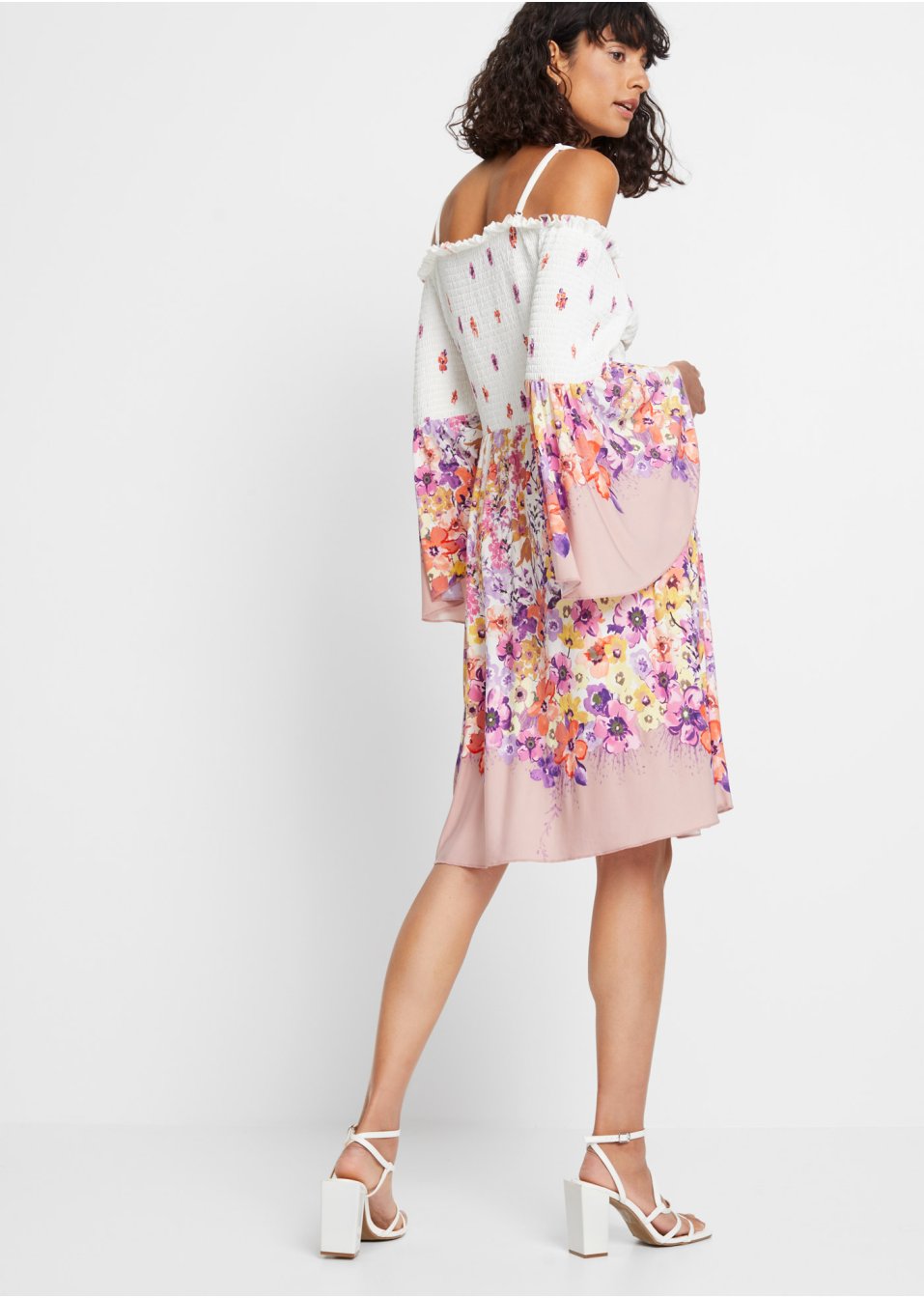 Robe à manches volantées