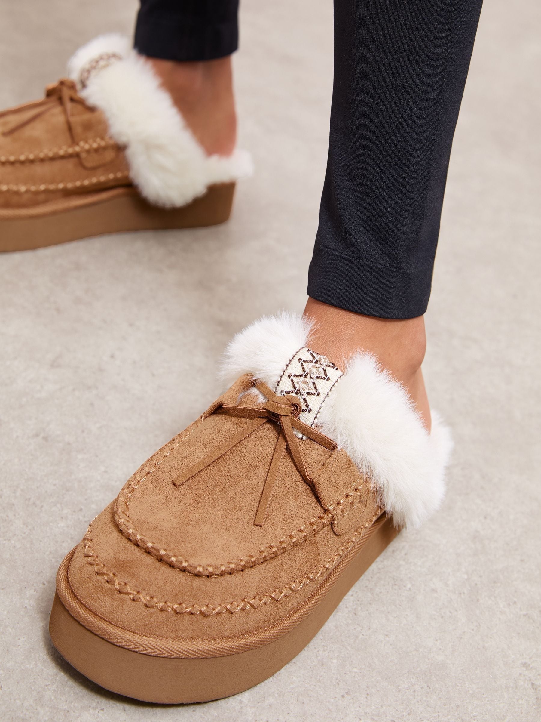 Lichtbruin - Friends Like These Suedette Faux Fur Lined Whipstitch Mule Slippers