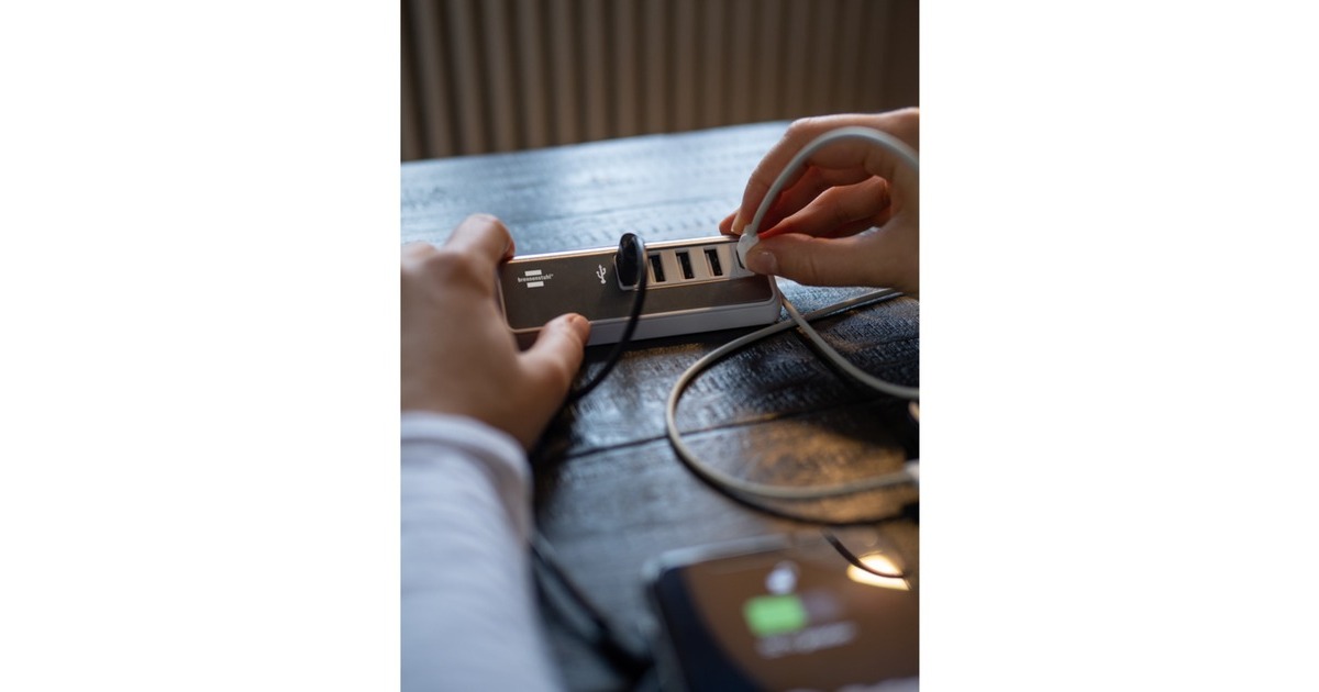 Brennenstuhlestilo meervoudige USB-lader  (Wit/roestvrij staal)
