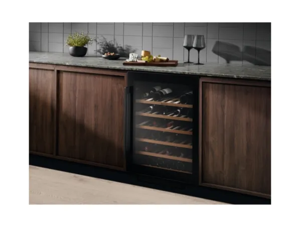 Electrolux 500 EWUS052B5B - Vinkøler - under køkkenbord - niche - bredde: 60 cm - dybde: 55 cm - højde: 82.2 cm - 145 liter - Klasse G - sort