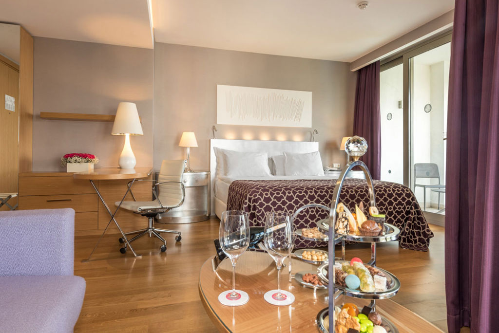 Fly & Go Akra Hotel Logies - Hotel