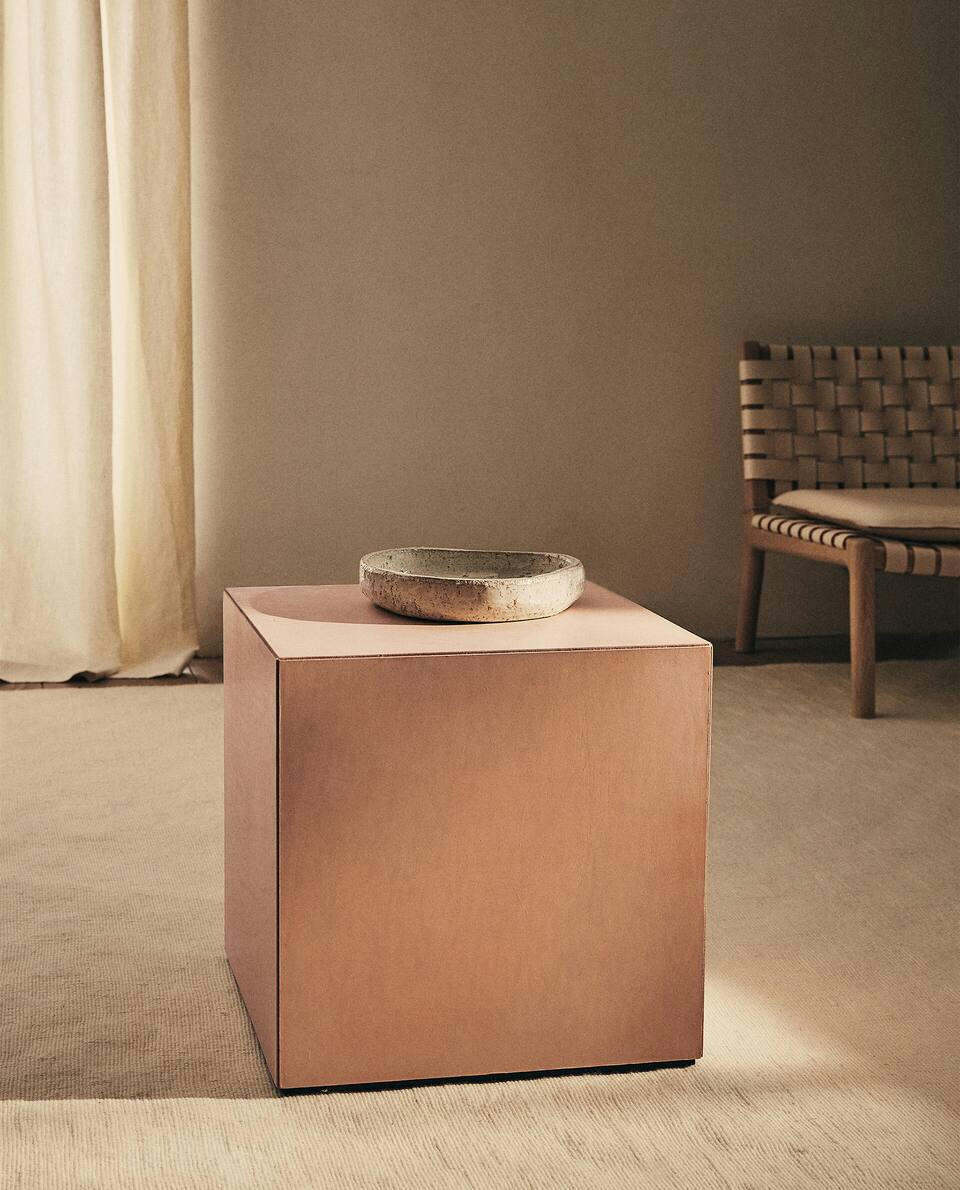 CADEIRA CUBO DE COURO - X STUDIO NICHOLSON