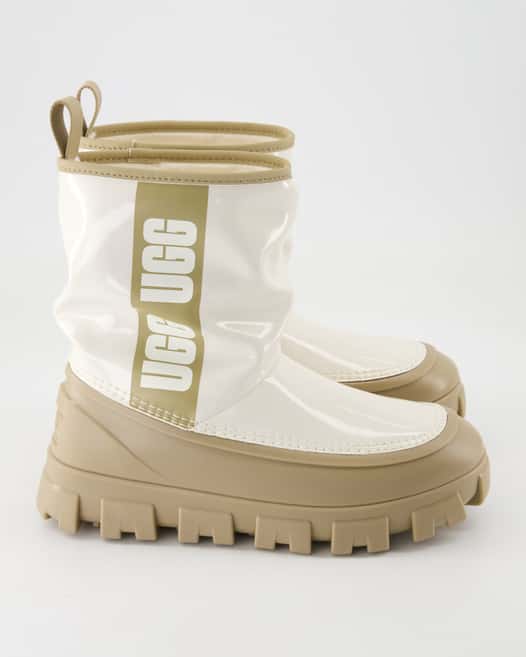UGG Classic Brellah Mini Winterstiefel in Weiß