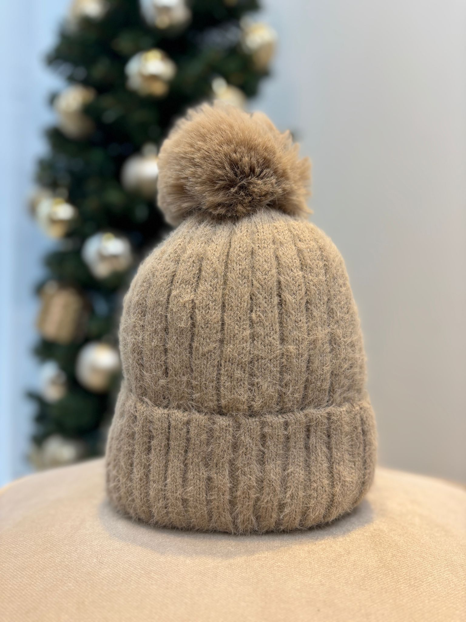 Muts Met Pom Taupe
