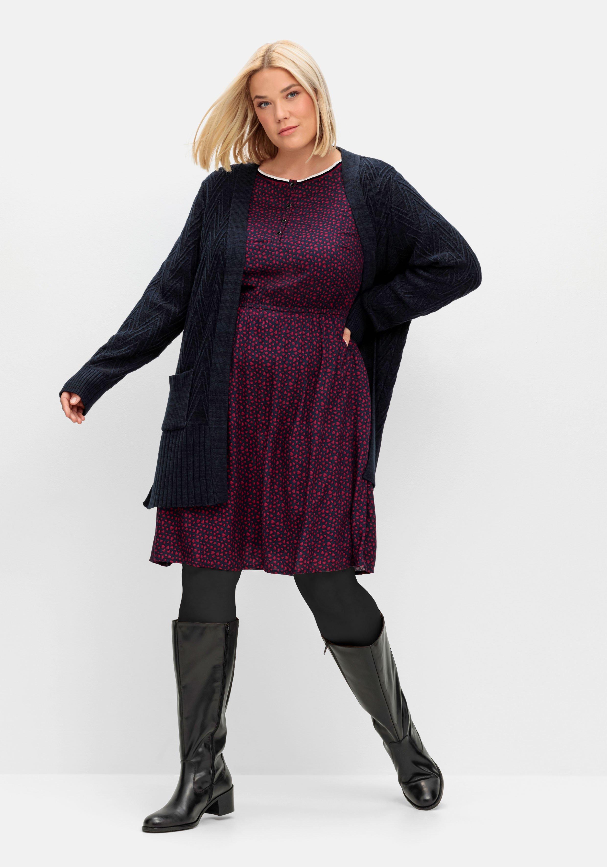 Tailliertes Kleid mit Alloverprint und kurzer Knopfleiste
