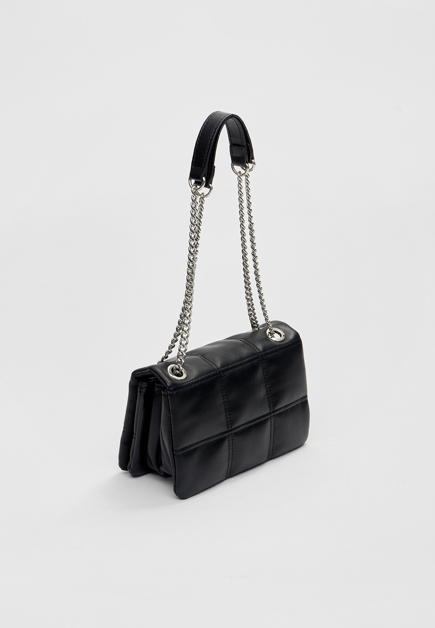 Bolsa transversal acolchoada com fecho