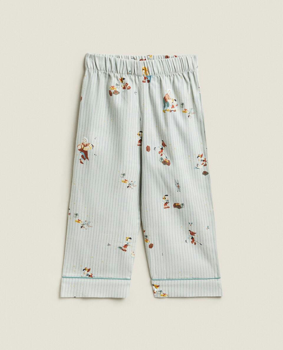 Pijama infantil de flanela com estampa de Natal do Pinóquio da Disney.