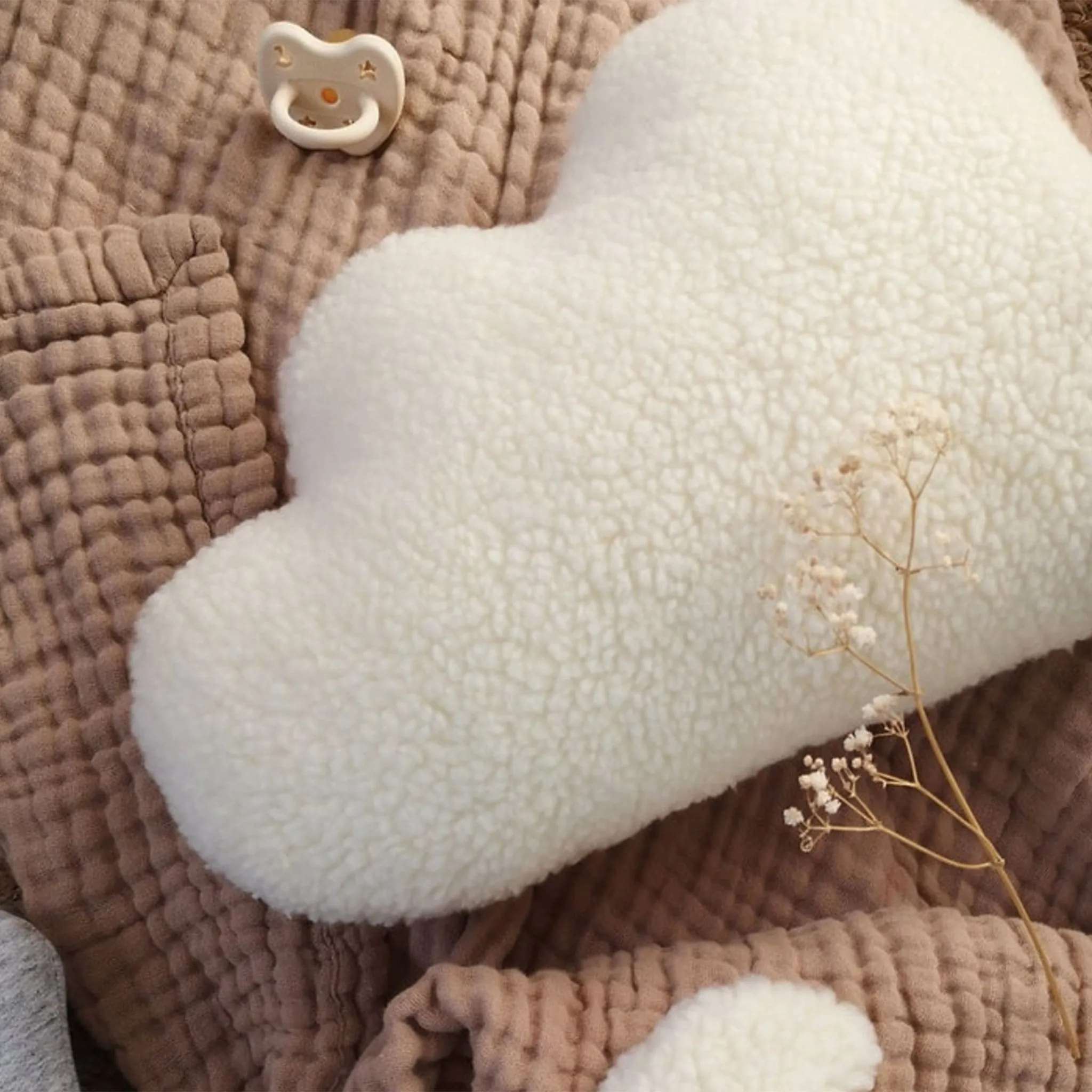 The Butter Flying Coussin Nuage Sherpa Ivoire