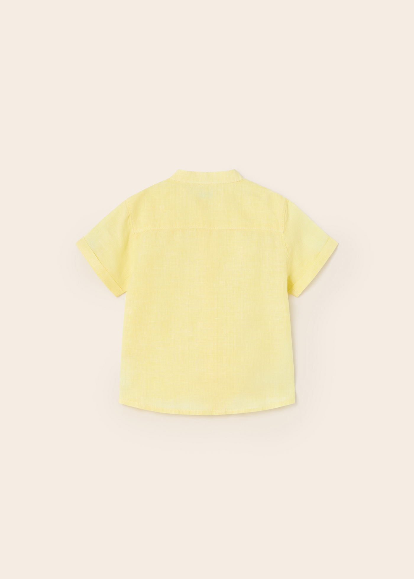 Camisa infantil de manga curta com bordado e gola mandarim.