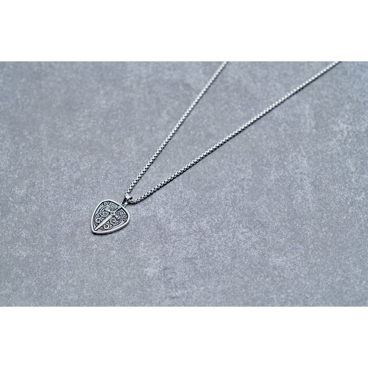 Collier mono-motif Zenon en Acier