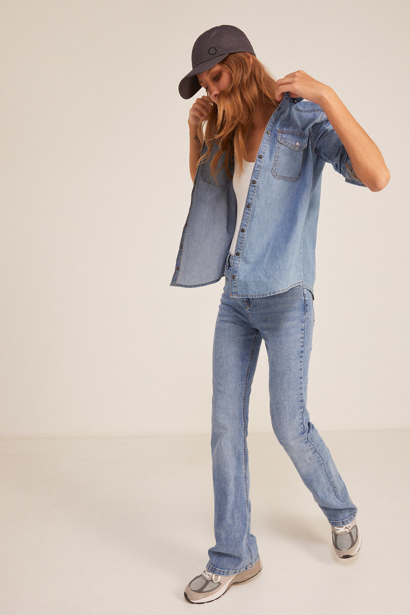 Calça jeans bootcut com lavagem sustentável - azul médio